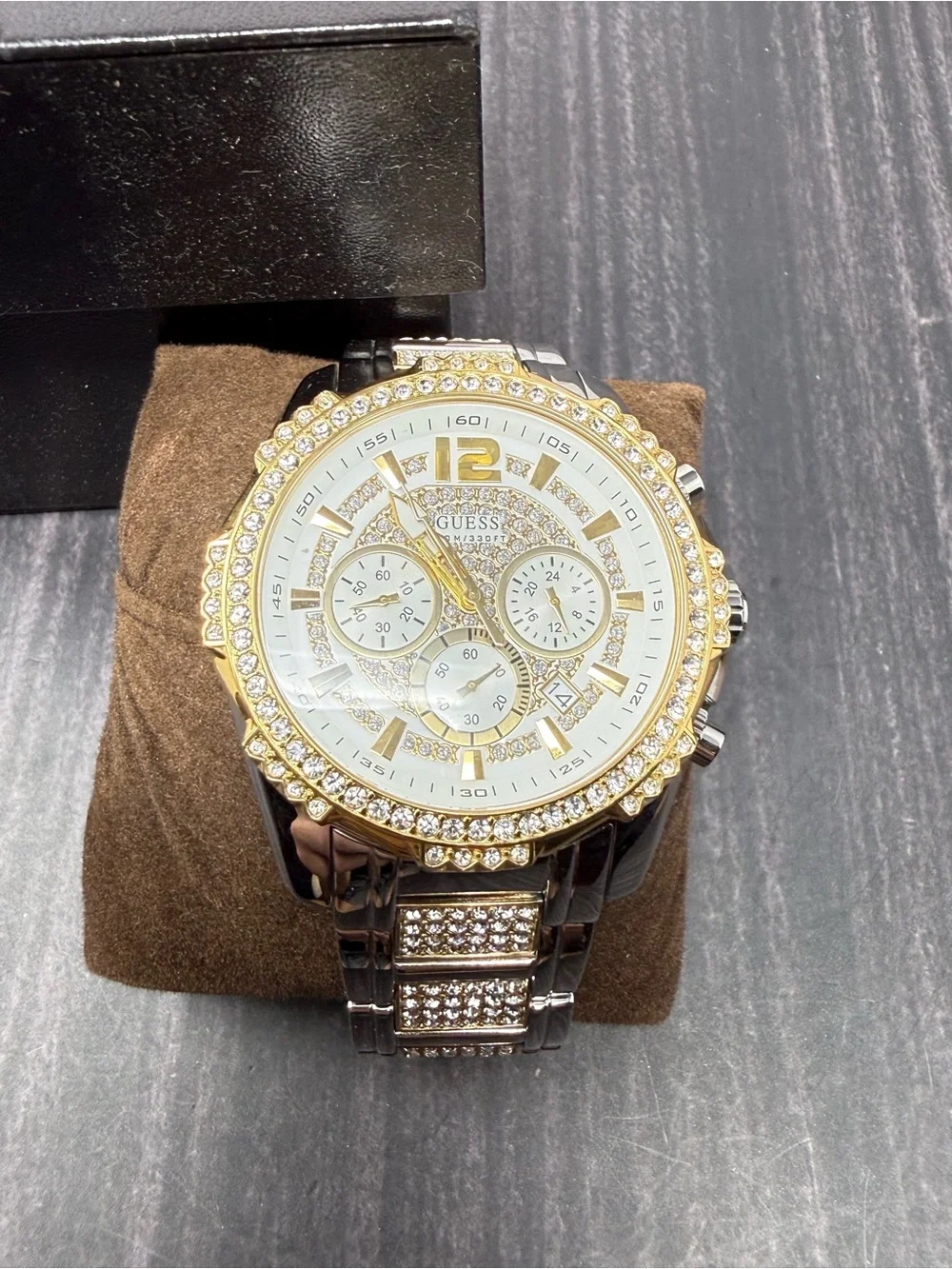 GUESS Watch Men White Embellished Dial & Stainless Steel U0291G4M